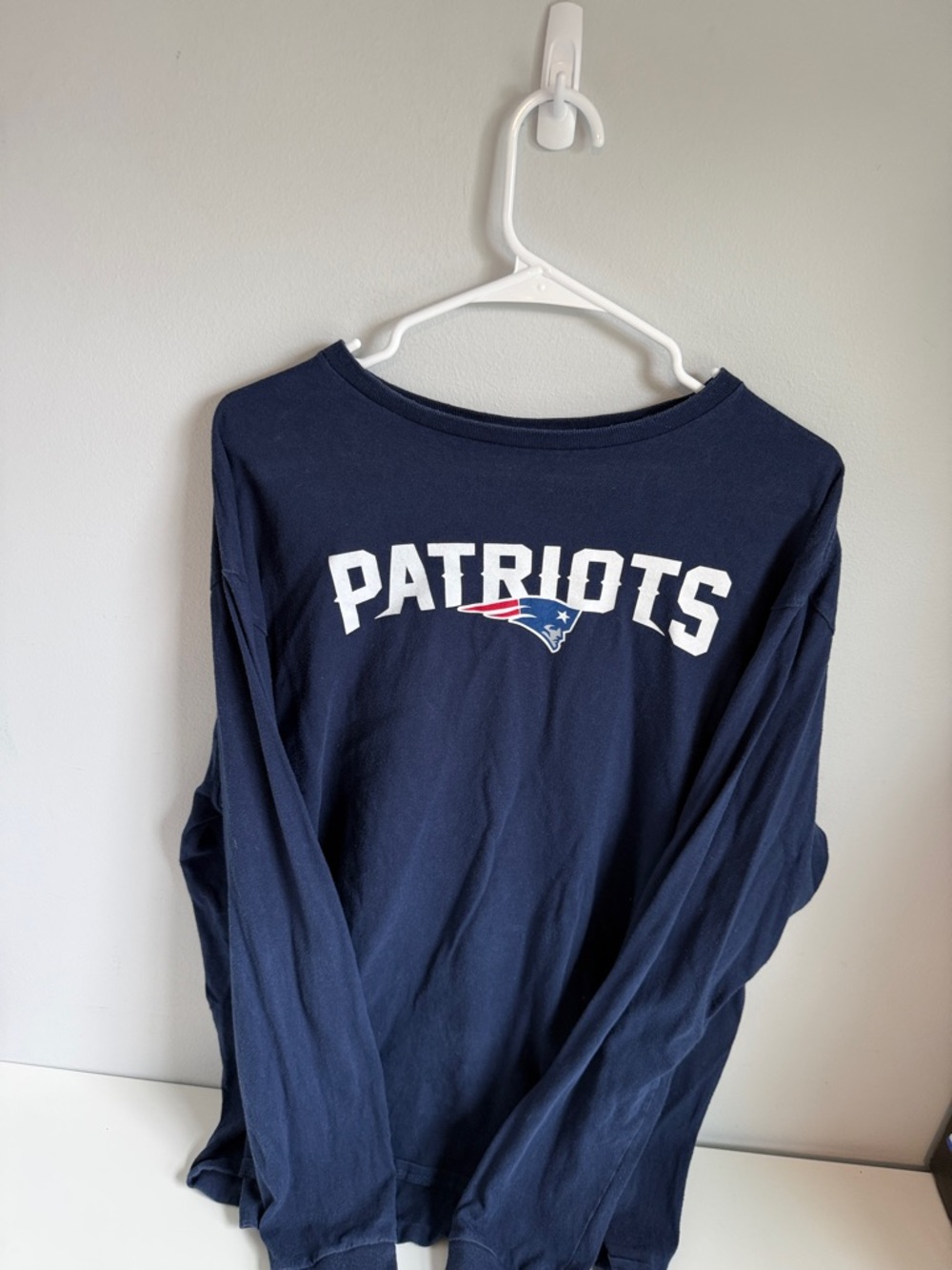 NEW ENGLAND PATRIOTS Majestic Navy Tee with Red & Blue Logo